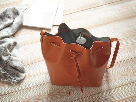 Gigaset keeper Bluetooth-Tracker passt auf Handtasche auf Gigaset keeper Bluetooth-Tracker passt auf Handtasche auf