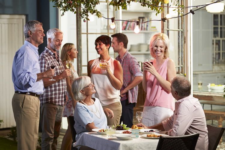 Vor allem auf Partys ist der Google Home Gastmodus eine praktische Lösung Vor allem auf Partys ist der Google Home Gastmodus eine praktische Lösung