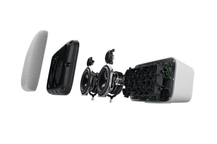 Die vier Lautsprecher sitzen - wie vom Google Home gewohnt - hinter einer Stoffverkleidung Die vier Lautsprecher sitzen - wie vom Google Home gewohnt - hinter einer Stoffverkleidung