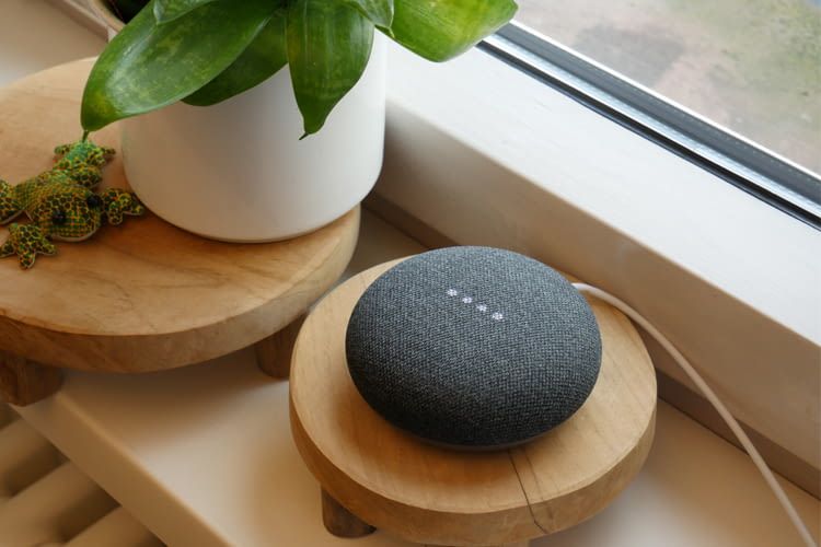 Auch Google Home Mini kann Thermostate, Lampen und viele weitere Geräte steuern Auch Google Home Mini kann Thermostate, Lampen und viele weitere Geräte steuern