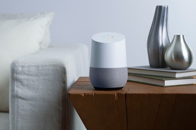 Googles erster intelligenter Lautsprecher Google Home erinnerte mit seinem Design an eine Vase Googles erster intelligenter Lautsprecher Google Home erinnerte mit seinem Design an eine Vase