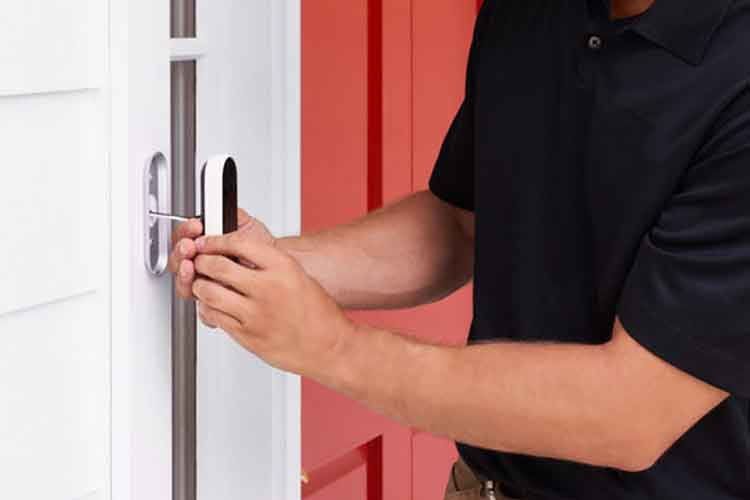 Die Installation und Verkabelung von Google Nest Doorbell (Kabel) sollte von einer Elektrofachkraft vorgenommen werden Die Installation und Verkabelung von Google Nest Doorbell (Kabel) sollte von einer Elektrofachkraft vorgenommen werden