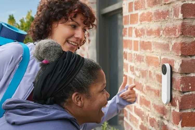 Immer wissen, wer vor der Tür steht - mit Google Nest Doorbell (Akku) kein Problem. Eine Verkabelung ist nicht nötig Immer wissen, wer vor der Tür steht - mit Google Nest Doorbell (Akku) kein Problem. Eine Verkabelung ist nicht nötig