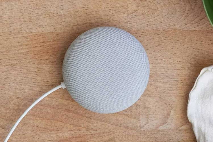 Ein Google Nest Mini lässt sich auch zum Aufbau einer Haussprechanlage nutzen Ein Google Nest Mini lässt sich auch zum Aufbau einer Haussprechanlage nutzen