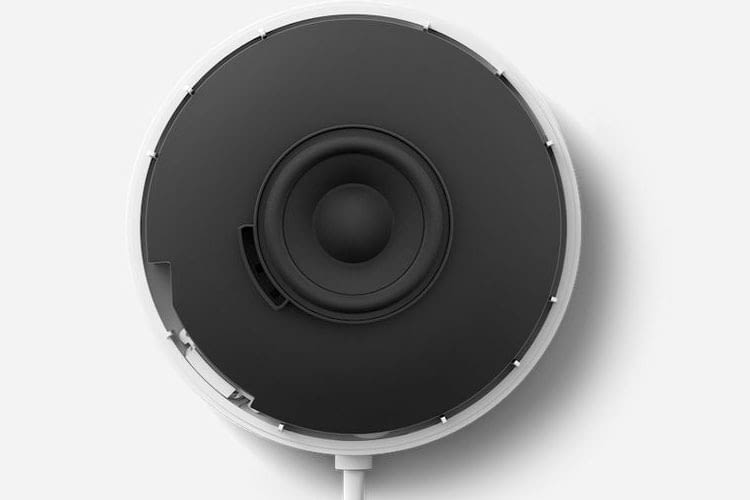 Der Sound des Google Nest Mini wurde im Vergleich zum Google Home Mini verbessert und liefert noch kräftigere Bässe Der Sound des Google Nest Mini wurde im Vergleich zum Google Home Mini verbessert und liefert noch kräftigere Bässe
