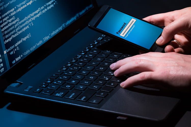 Bei kostenlosen Überwachungs-Apps ist die Gefahr des Datenmissbrauchs durch Fremde groß Bei kostenlosen Überwachungs-Apps ist die Gefahr des Datenmissbrauchs durch Fremde groß