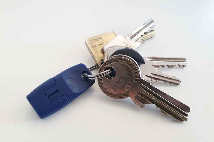 Der heat_it Stichheiler ist klein, kompakt und passt an jeden Schlüsselbund. So hat man ihn jederzeit dabei und griffbereit. Der heat_it Stichheiler ist klein, kompakt und passt an jeden Schlüsselbund. So hat man ihn jederzeit dabei und griffbereit.