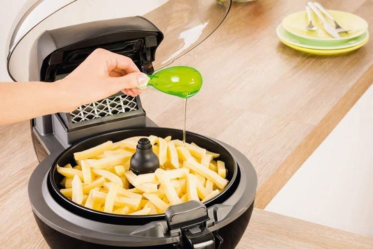 Ein Löffel Fett genügt für die Pommes Zubereitung Ein Löffel Fett genügt für die Pommes Zubereitung