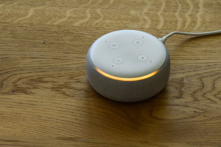 Dieser Echo Dot 3 Lautsprecher führt gerade ein Update durch Dieser Echo Dot 3 Lautsprecher führt gerade ein Update durch