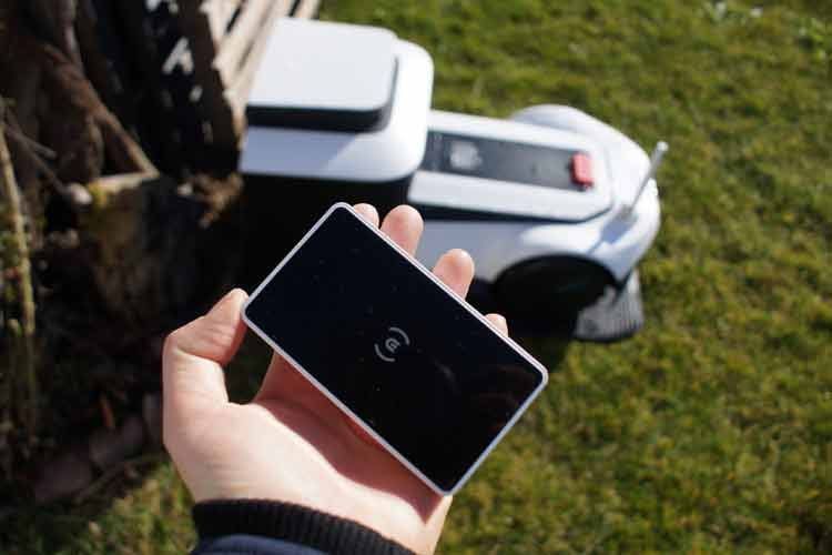 Das Vernetzungsmodul ist bei diesem Mähroboter optional verwendbar Das Vernetzungsmodul ist bei diesem Mähroboter optional verwendbar