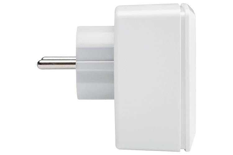 Die kompakte Bauweise der Homematic IP-Schalt-Mess-Steckdose verhindert das Blockieren von nebenliegenden Steckdosen Die kompakte Bauweise der Homematic IP-Schalt-Mess-Steckdose verhindert das Blockieren von nebenliegenden Steckdosen