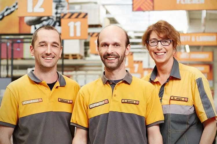 Im Gegensatz zu vielen anderen Anbietern wird man bei Fragen zum SMART HOME by hornbach System nicht alleingelassen Im Gegensatz zu vielen anderen Anbietern wird man bei Fragen zum SMART HOME by hornbach System nicht alleingelassen