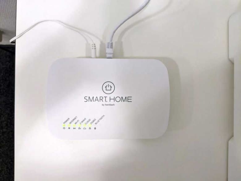 Das SMART HOME by hornbach Gateway wird bei der Installation einfach mit Steckdose und WLAN-Router verbunden Das SMART HOME by hornbach Gateway wird bei der Installation einfach mit Steckdose und WLAN-Router verbunden