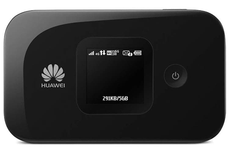 Der mobile LTE Router Huawei E5577Cs 321 zeigt über sein TFT Display den Verbindungsstatus an Der mobile LTE Router Huawei E5577Cs 321 zeigt über sein TFT Display den Verbindungsstatus an