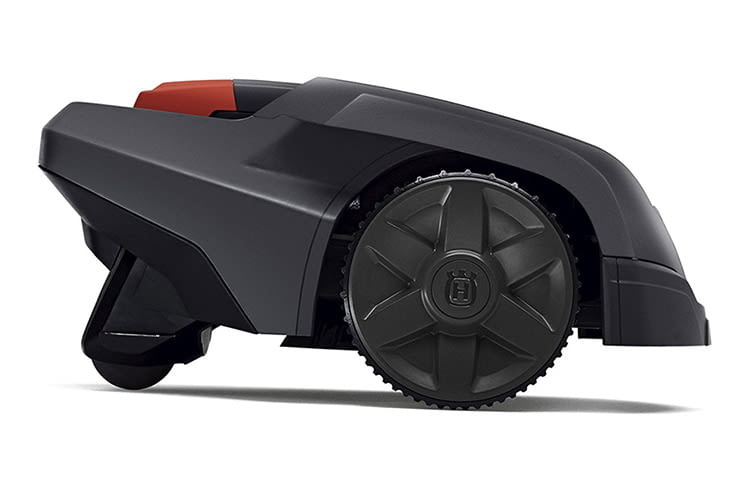 Der HUSQVARNA AUTOMOWER 105 ist geeignet für kleine Gärten mit bis zu 600 qm Fläche Der HUSQVARNA AUTOMOWER 105 ist geeignet für kleine Gärten mit bis zu 600 qm Fläche