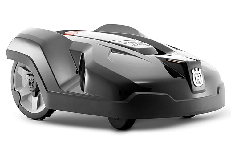 Der HUSQVARNA AUTOMOWER 420 Mähroboter schafft Arbeitsflächen von bis zu 2.200 Quadratmetern Der HUSQVARNA AUTOMOWER 420 Mähroboter schafft Arbeitsflächen von bis zu 2.200 Quadratmetern