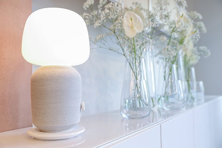 Der Symfonisk Lautsprecher ist ein Gemeinschaftsprojekt von IKEA und Audio-Spezialist Sonos Der Symfonisk Lautsprecher ist ein Gemeinschaftsprojekt von IKEA und Audio-Spezialist Sonos