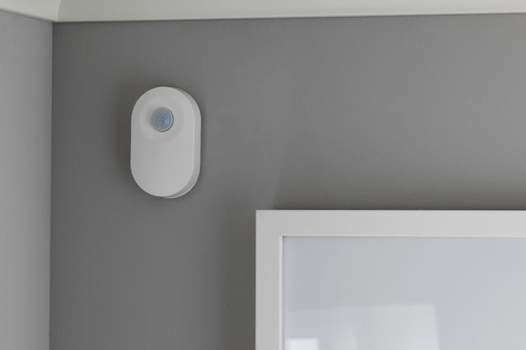 Der IKEA TRADFRI-Bewegungssensor schaltet bei Bedarf automatisch das Licht an Der IKEA TRADFRI-Bewegungssensor schaltet bei Bedarf automatisch das Licht an