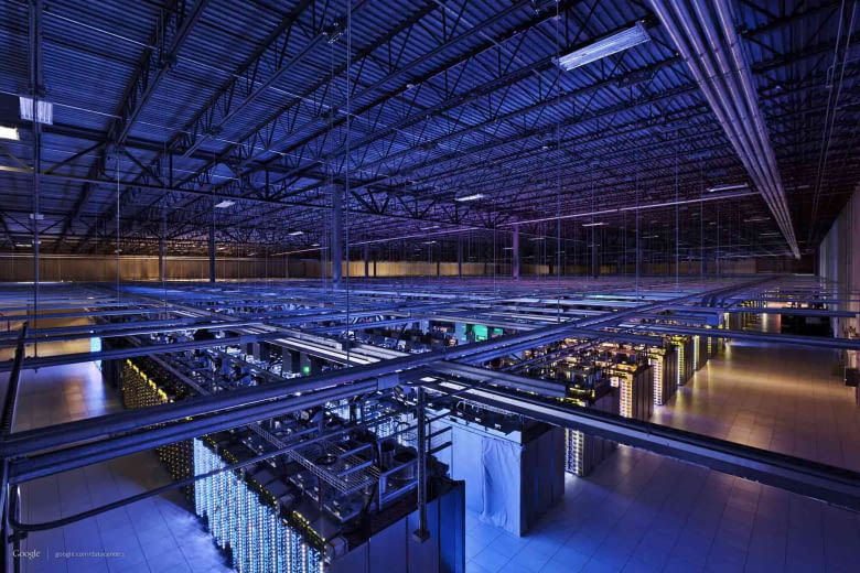 In Rechenzentren wie diesem wachsen Computer zu neuronalen Netzwerken zusammen In Rechenzentren wie diesem wachsen Computer zu neuronalen Netzwerken zusammen