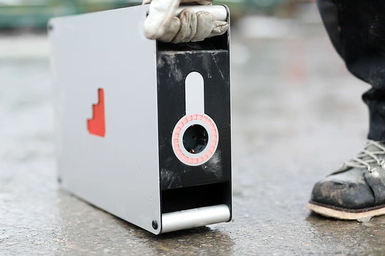 Dank des IP65 Ratings der Batterie hält diese auch starkes Unwetter aus Dank des IP65 Ratings der Batterie hält diese auch starkes Unwetter aus