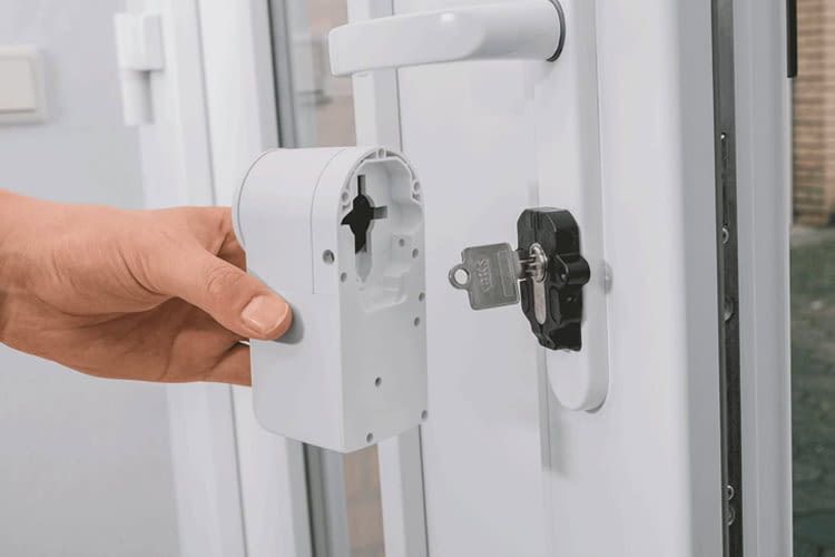 Alle von uns vorgestellten elektronischen Türschlösser sind Nachrüstlösungen Alle von uns vorgestellten elektronischen Türschlösser sind Nachrüstlösungen