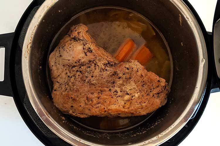 Saftige Braten wie dieser Schweinebraten mit Soße gelingen im Instant Pot DUO Mini spielend einfach. Saftige Braten wie dieser Schweinebraten mit Soße gelingen im Instant Pot DUO Mini spielend einfach.