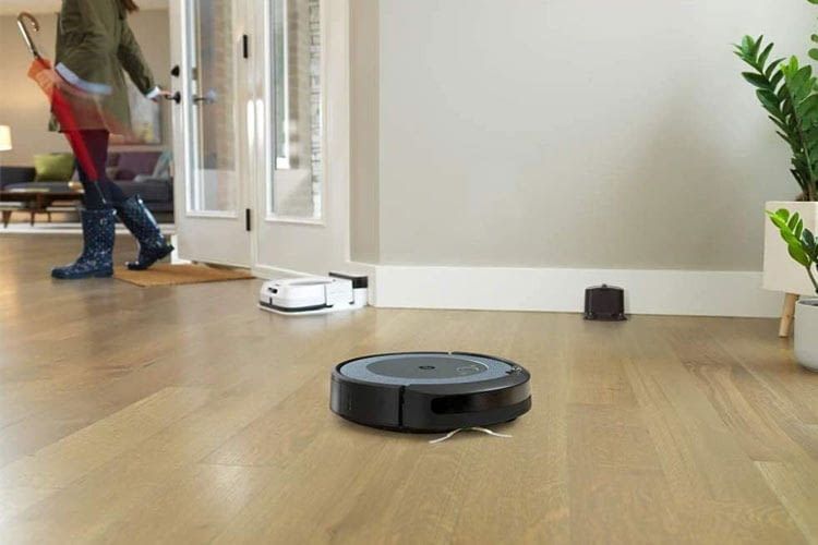 iRobot Roomba i3 erledigt den Hausputz auch bei Abwesenheit seiner Besitzer iRobot Roomba i3 erledigt den Hausputz auch bei Abwesenheit seiner Besitzer