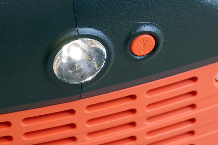 Der Leuchtmodus ist ein nettes Extra des Jackery Explorer 1000 Solargenerators Der Leuchtmodus ist ein nettes Extra des Jackery Explorer 1000 Solargenerators