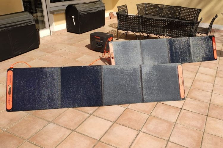Die Jackery Solarpaneele sind kompakt faltbar und arbeiten Effizient Die Jackery Solarpaneele sind kompakt faltbar und arbeiten Effizient