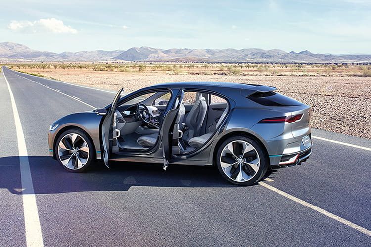 Der Jaguar I-PACE SUV macht auf der Straße eine gute Figur Der Jaguar I-PACE SUV macht auf der Straße eine gute Figur
