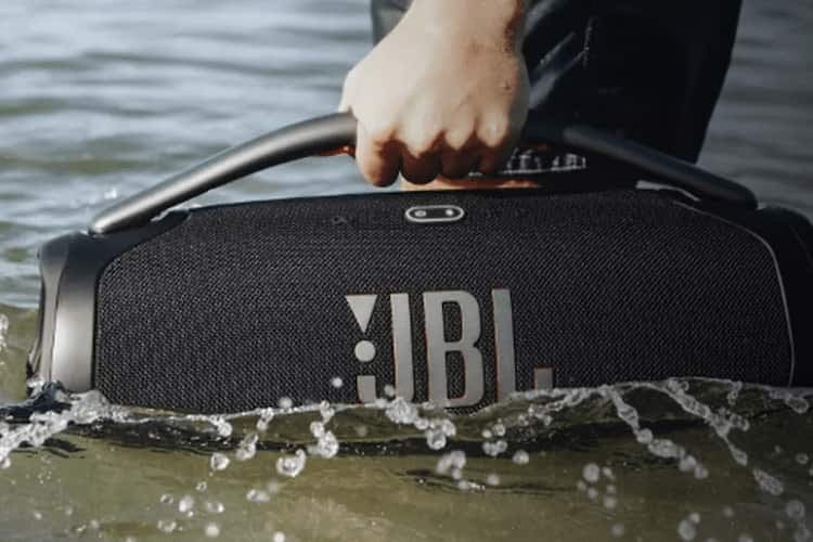 Dank der starken IP67 Schutzklasse, ist der JBL Boombox 3 vor Wasser sicher. Dank der starken IP67 Schutzklasse, ist der JBL Boombox 3 vor Wasser sicher.