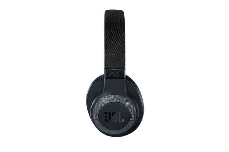 Der JBL E65BTNC Bluetooth-Kopfhörer bringt Bässe gut zur Geltung Der JBL E65BTNC Bluetooth-Kopfhörer bringt Bässe gut zur Geltung