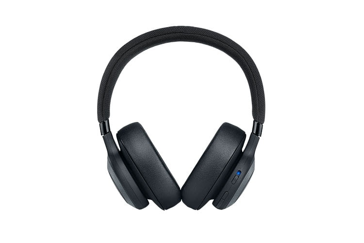 Die Ohrposter liegen weich an, lassen aber keine Luft durch Die Ohrposter liegen weich an, lassen aber keine Luft durch