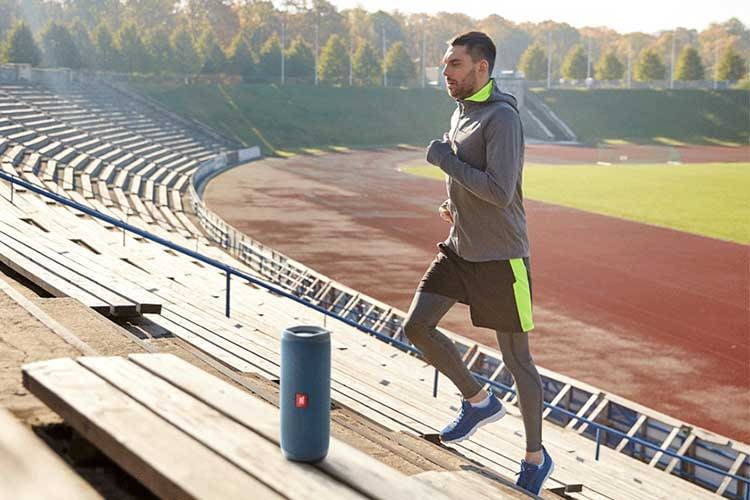 Mit gutem Sound läuft der Workout besser - der Bluetooth-Lautsprecher JBL Flip 5 sorgt dafür Mit gutem Sound läuft der Workout besser - der Bluetooth-Lautsprecher JBL Flip 5 sorgt dafür