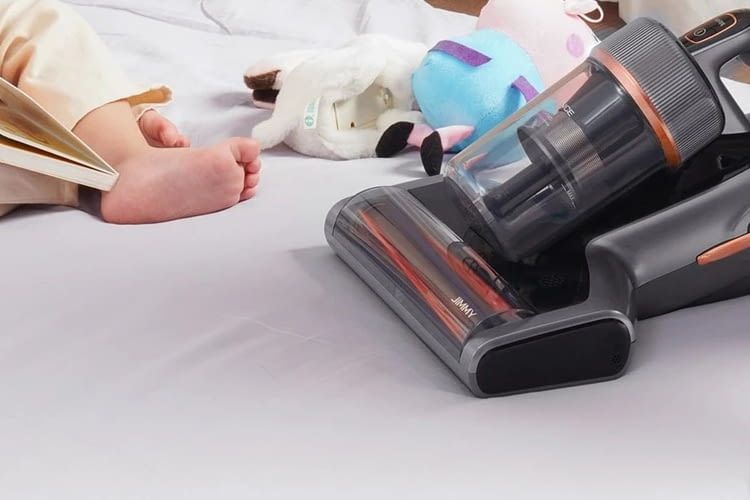 Ein Hand-Staubsauger ist kleiner und leiser als herkömmliche Staubsauger Ein Hand-Staubsauger ist kleiner und leiser als herkömmliche Staubsauger