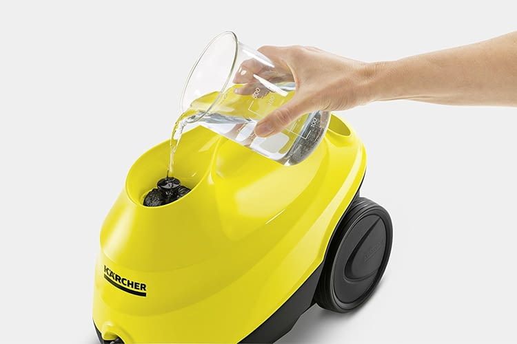 Dank praktischem Einfülltrichter lässt sich das Wasser gut dosieren Dank praktischem Einfülltrichter lässt sich das Wasser gut dosieren