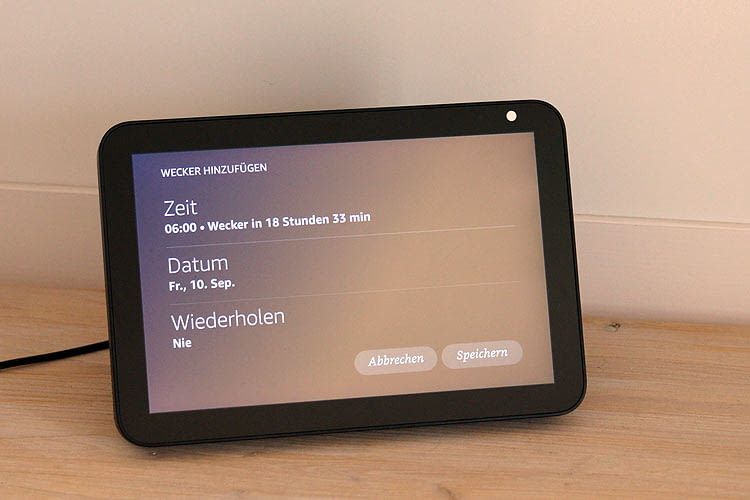 Über Alexa können alle smarten Echo Lautsprecher und Displays Lieblingsmusik wiedergeben Über Alexa können alle smarten Echo Lautsprecher und Displays Lieblingsmusik wiedergeben