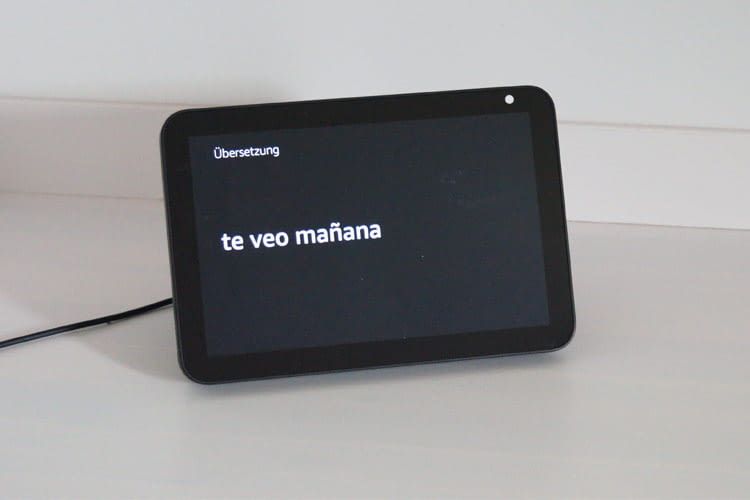 Bei Nutzung eines Echo Shows profitiert man von der Textanzeige Bei Nutzung eines Echo Shows profitiert man von der Textanzeige