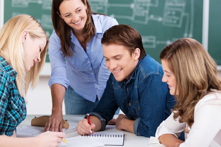 Die Online-Nachhilfe ist in Deutsch, Englisch und Mathe möglich Die Online-Nachhilfe ist in Deutsch, Englisch und Mathe möglich