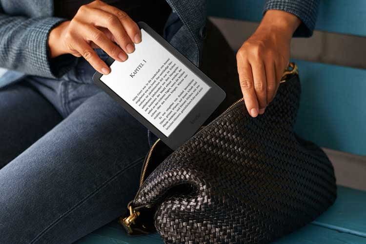 Kindle (2022) ist weiterhin kompakt, ebenso wie bereits sein Vorgänger Kindle (2019) Kindle (2022) ist weiterhin kompakt, ebenso wie bereits sein Vorgänger Kindle (2019)
