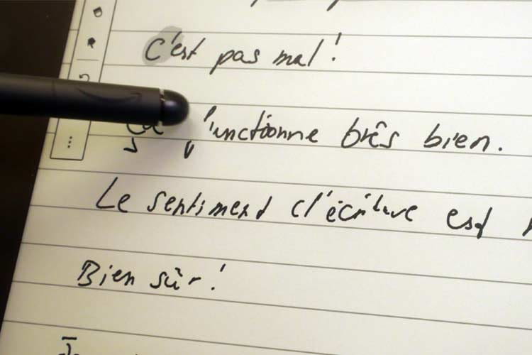 Das Wegradieren von Notizen ist nur mit dem Kindle Scribe Premium Eingabestift möglich Das Wegradieren von Notizen ist nur mit dem Kindle Scribe Premium Eingabestift möglich