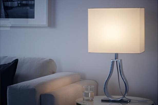 KLABB IKEA-Tischlampe für Philips Hue E14 LED-Birne KLABB IKEA-Tischlampe für Philips Hue E14 LED-Birne