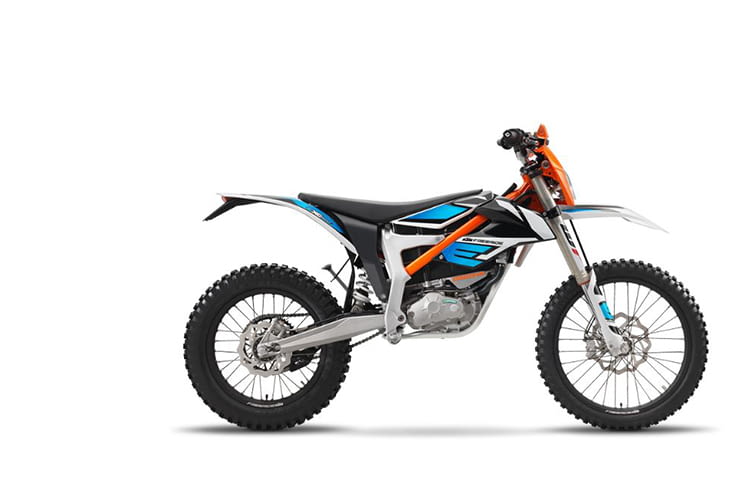 Das Elektromotorrad von KTM eignet sich ideal für Wald und Wiesen Das Elektromotorrad von KTM eignet sich ideal für Wald und Wiesen