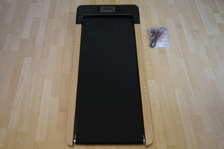 Ausgepackt ist das Laufband wirklich kompakt Ausgepackt ist das Laufband wirklich kompakt