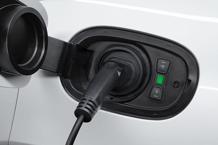 Mithilfe der Car Connect-App kann der Ladevorgang des Panamera Hybrid mit dem Handy überwacht werden Mithilfe der Car Connect-App kann der Ladevorgang des Panamera Hybrid mit dem Handy überwacht werden