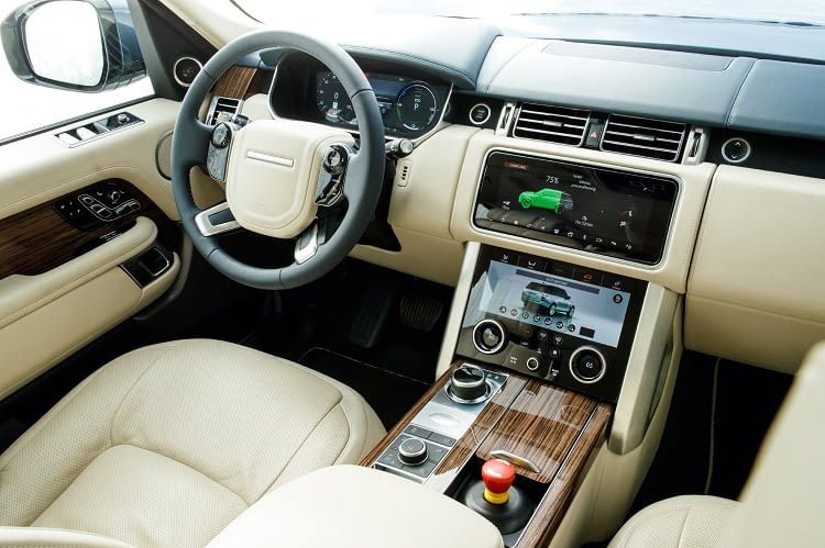 Der Range Rover P400e ist auch im Innenraum ein Luxus-SUV Der Range Rover P400e ist auch im Innenraum ein Luxus-SUV