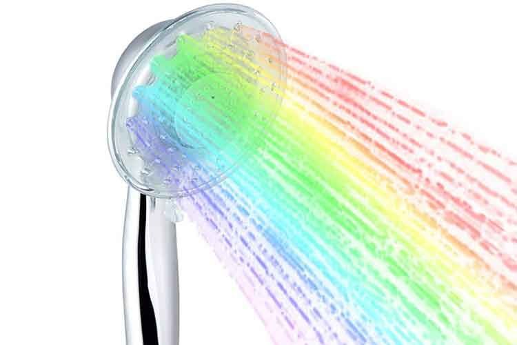 Farbiger Regenbogen in der Dusche - der LEDGLE LED Duschkopf macht's möglich Farbiger Regenbogen in der Dusche - der LEDGLE LED Duschkopf macht's möglich