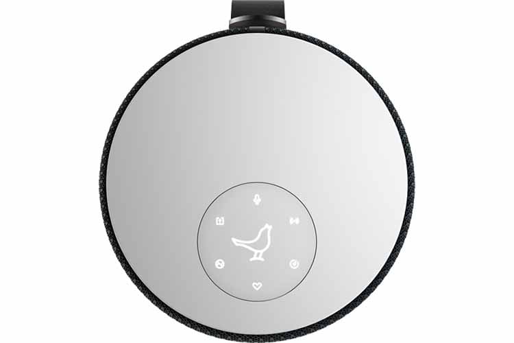 Die Bedienfläche mit illuminierter Nachtigall befindet sich auf der Oberseite von Libratone ZIPP 2 Die Bedienfläche mit illuminierter Nachtigall befindet sich auf der Oberseite von Libratone ZIPP 2