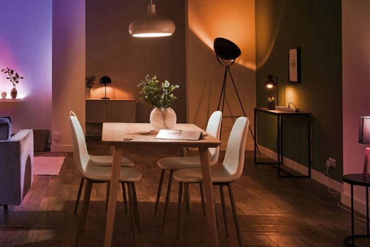 Viele smarte Leuchtmittel beherrschen bis zu 16 Millionen Farbnuancen Viele smarte Leuchtmittel beherrschen bis zu 16 Millionen Farbnuancen