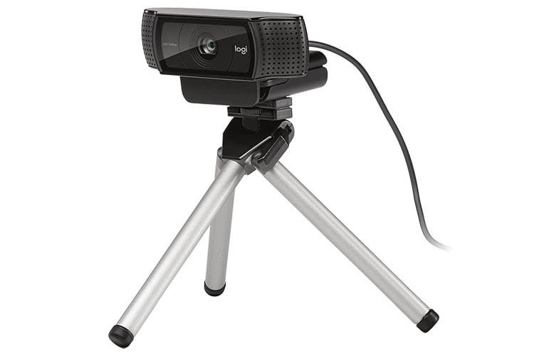 Dank Stativgewinde lässt sich die Logitech C920 HD PRO Webcam auch auf einem Stativ befestigen Dank Stativgewinde lässt sich die Logitech C920 HD PRO Webcam auch auf einem Stativ befestigen